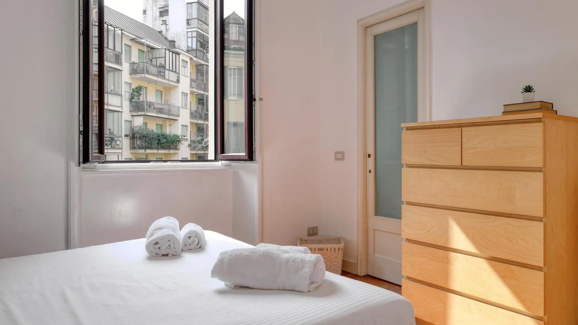 Joivy Warm & Airy Flat Near The City Centre ميلان 0*,