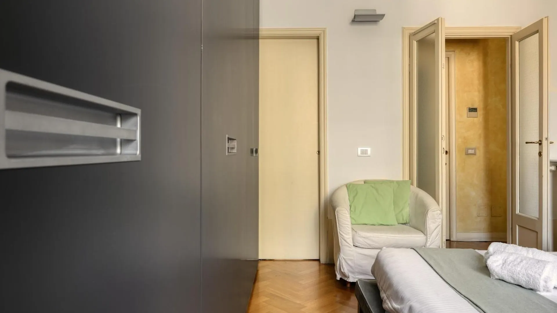 Joivy Warm & Airy Flat Near The City Centre ميلان شقة