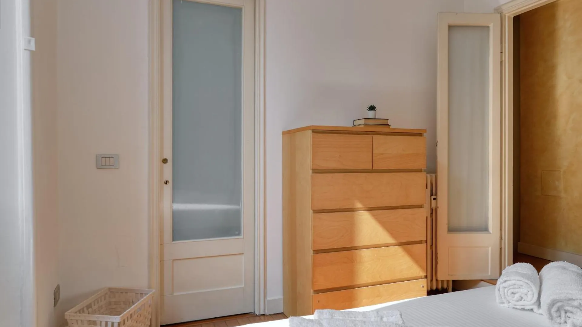 Joivy Warm & Airy Flat Near The City Centre ميلان 0*,