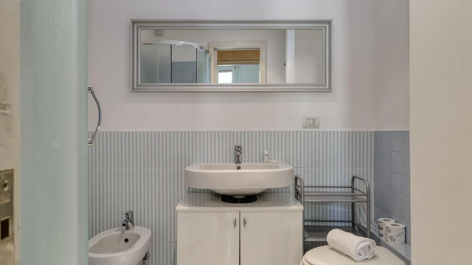 アパート Joivy Warm & Airy Flat Near The City Centre ミラノ